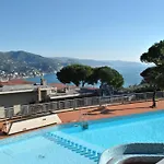 The Poet Bay - With Pool *