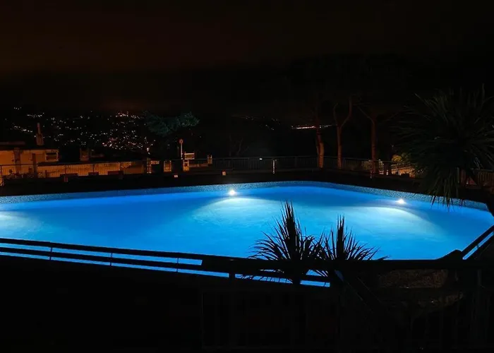 The Poet Bay - With Pool